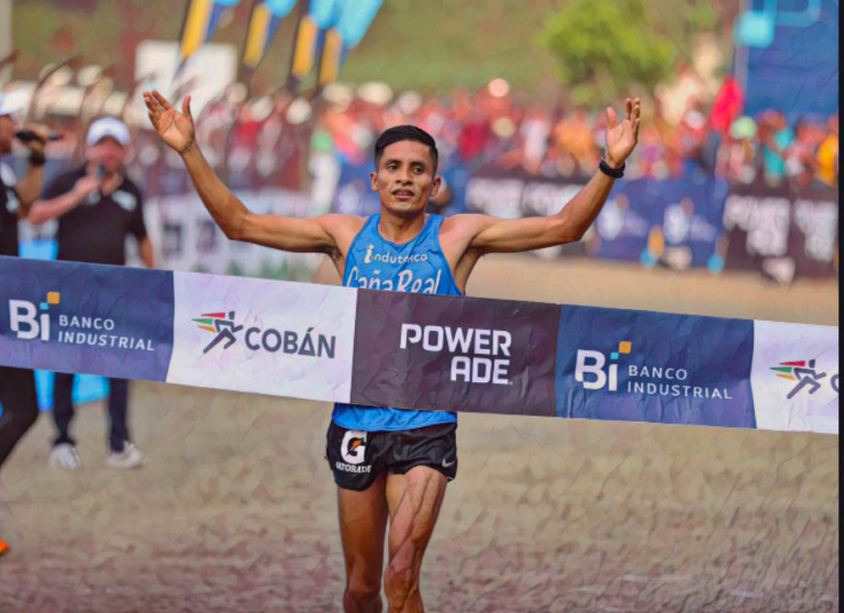 Guatemala celebra Mario Pacay triunfa en el Medio Maratón de Cobán