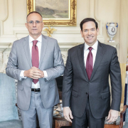 El secretario de Estado de EEUU, Marco Rubio (derecha), junto al líder de la opositora Unión Patriótica de Cuba (UNPACU), José Daniel Ferrer